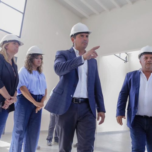 Orrego supervisó la construcción de una nueva escuela en Chimbas
