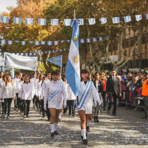 El desfile del 25 de Mayo contará con menos escuelas: el motivo