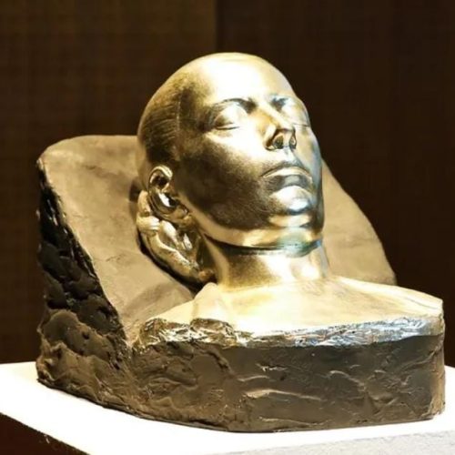 El primer y único busto de Evita, sera colocado en uno de los barrios mas populoso de 9 de Julio