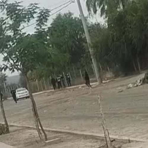 Video: en un barrio de Caucete, atacaron con piedras a policías