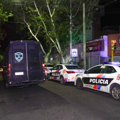 Gran despliegue policial en la Clínica Santa Clara por presunta mala praxis tras la muerte de un paciente