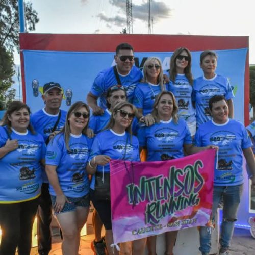 Entrega de kits a los atletas de la 2da edición de la Maratón 25 de Mayo Corre