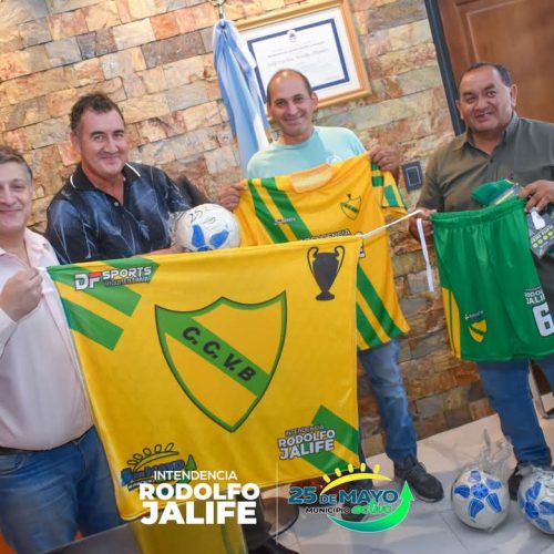 Entrega de indumentaria deportiva a clubes de 25 de Mayo