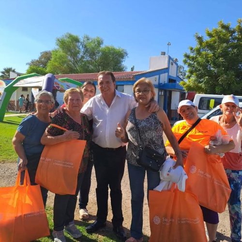 Entrega de Kits Escolares en Albardón