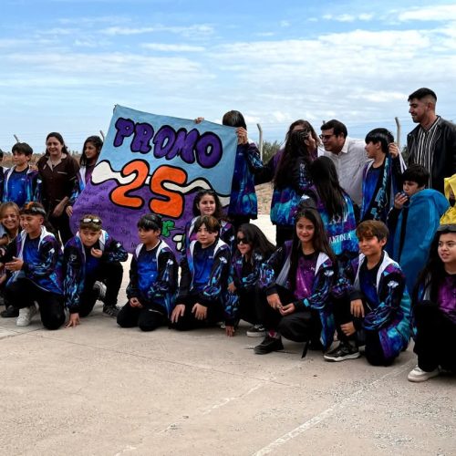 Espectacular presentación de camperas de alumnos de 6to de la Escuela Esteban de Luca