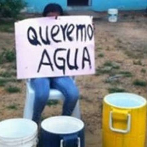 “5 Días sin agua, piden ayuda por favor”