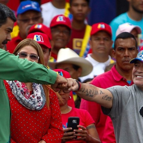 Nicolás Maduro recordó a Diego Maradona y le pidió que “no deje dormir” a Javier Milei