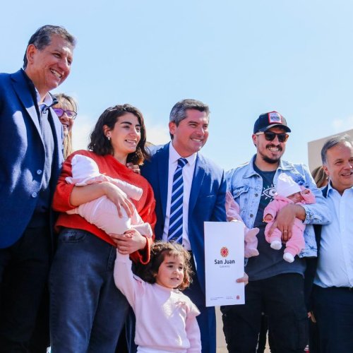 Orrego entregó 56 viviendas en Pocito