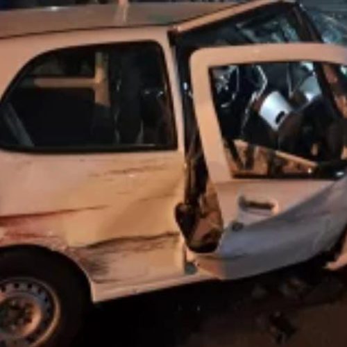 Un hombre esta grave tras perder el control del auto