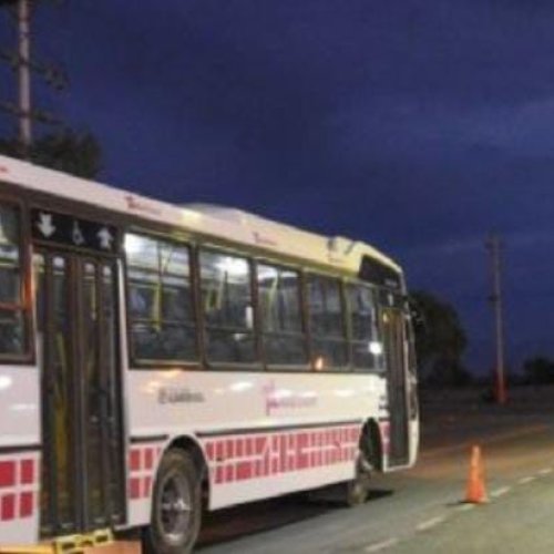 En un ataque de piedrazos a un colectivo de la Red Tulum y una nena quedó herida