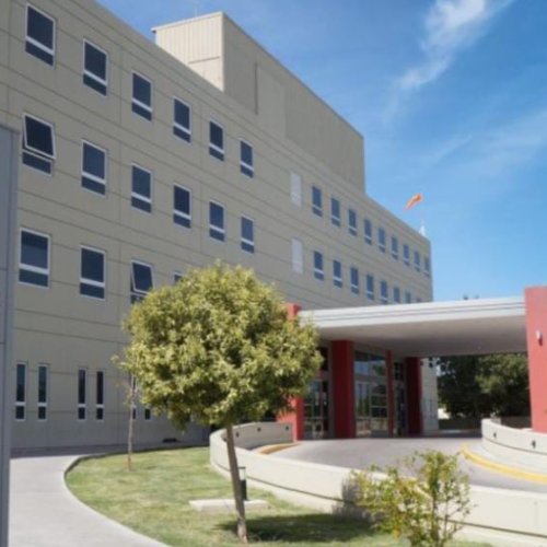 Un ladron termina quebrado tras saltar desde un techo