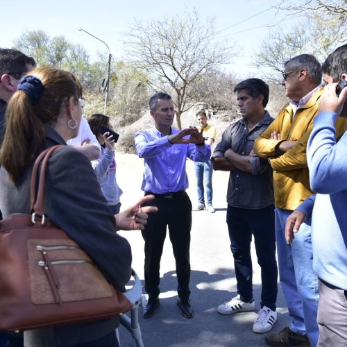 Ante la falta de agua en Valle Fértil, el ministro Platero se reunió con los vecinos y confirmó la llegada de camiones hidrantes