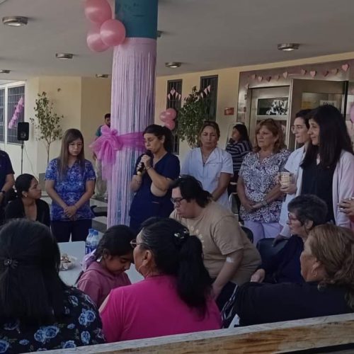 Jornada de concientización sobre el cáncer de mama en el Centro de Salud Arturo Cabral de la Colina