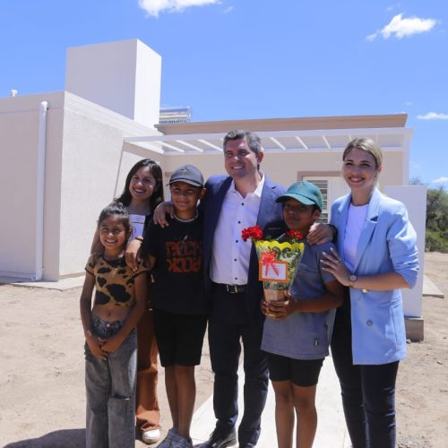 Valle Fértil: Orrego entregó 74 viviendas y anunció la culminación de obras hídricas clave