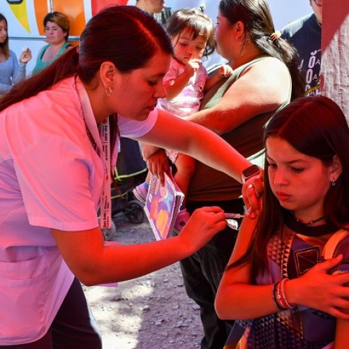 Incorporan un nuevo grupo de vacunación contra el dengue