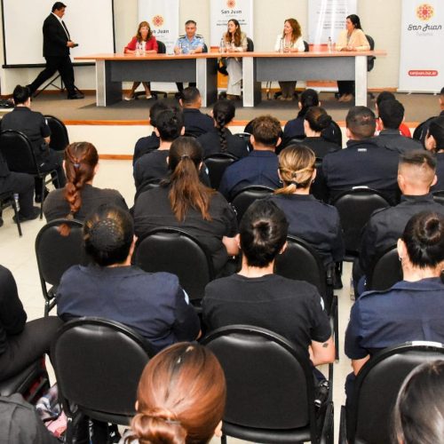 Más de 80 agentes de la Policía se capacitaron en Turismo