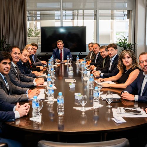 El gobernador Orrego lideró encuentro estratégico con su gabinete