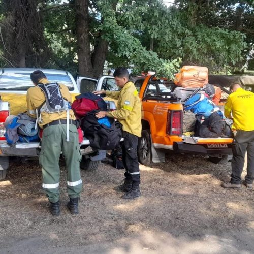 Bomberos de la Policía de San Juan y Protección Civil llegaron a El Bolsón