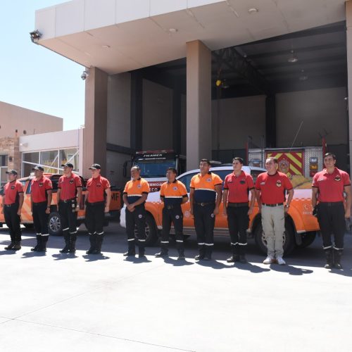 Emotivo recibimiento a los bomberos que ayudaron a combatir los incendios en El Bolsón