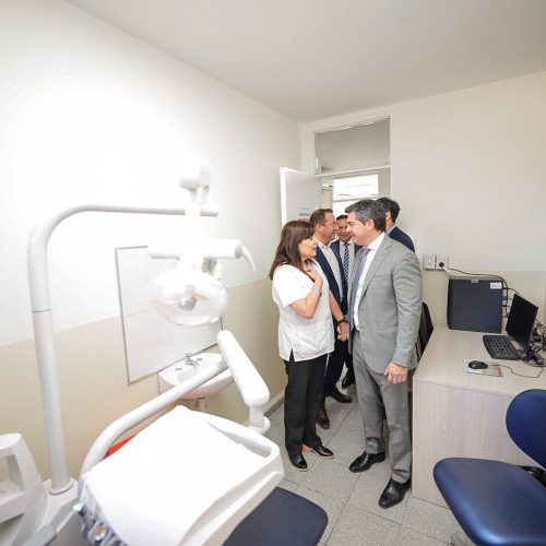 El gobernador Orrego inauguró la ampliación del Centro de Salud de Las Lomitas