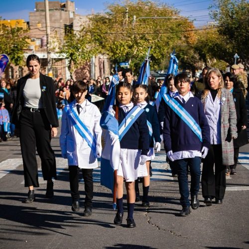 Como cada año, Santa Lucía desfiló por la Patria con orgullo y emoción