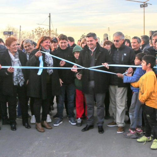 Orrego inauguró el pavimento en barrios de Santa Lucía