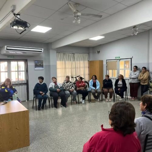 La intendente Analía Becerra se reunió con vecinos e instituciones de Dos Acequias