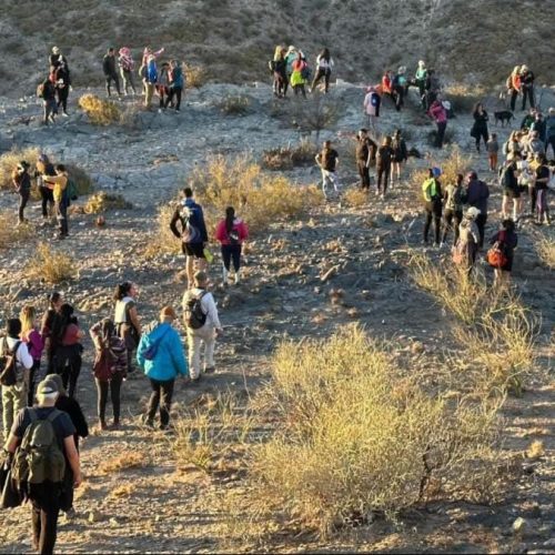 Más de cien visitantes disfrutaron del trekking nocturno de luna llena en el Cerro Pie de Palo