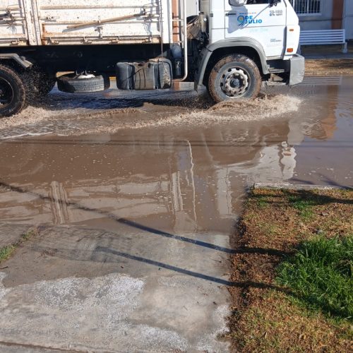Con la primer lluvia y sin acequias, colapsaron las calles en Chacritas