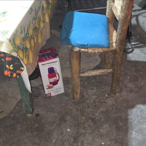 Se encontró con un ladrón escondido debajo de una mesa en su casa de Chimbas
