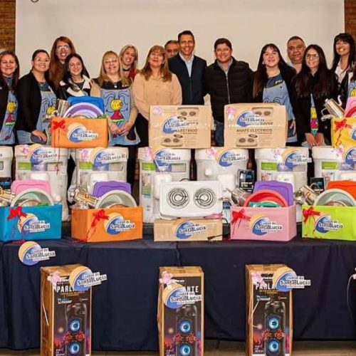 Entrega de equipamiento para centros de educación infantil en Santa Lucia