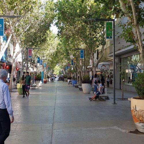 ¿Cómo trabajan los comercios el viernes 10 de octubre, feriado nacional?