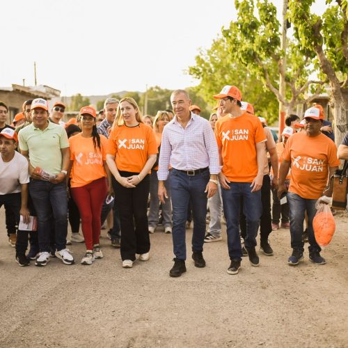 Los candidatos del Frente Por San Juan caminaron junto a vecinos de Chimbas