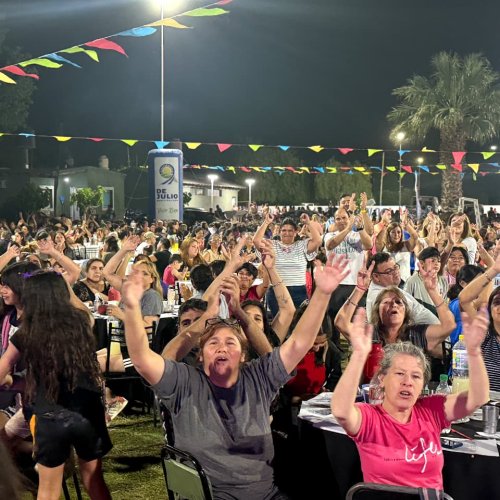 Cerca de 3.000 mamás celebraron el Día de la Madre en el Polideportivo de Las Chacritas