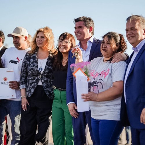 Orrego entregó 62 viviendas en Chimbas y destacó que está cumpliendo con la palabra de dar cada vez más soluciones habitacionales a los sanjuaninos