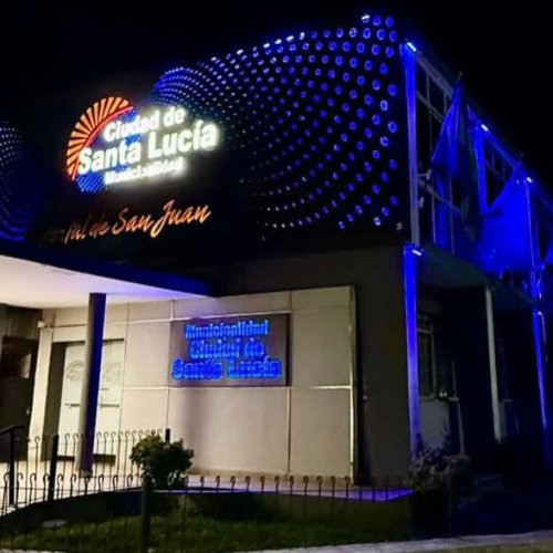 Santa Lucía se iluminó de azul para concientizar en el Día Mundial de la Diabetes