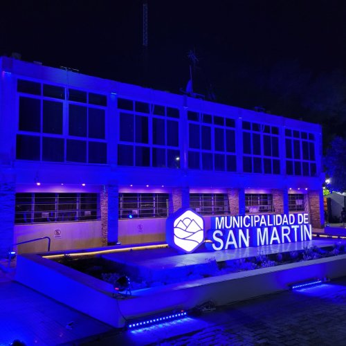 San Martín iluminó su edificio municipal en Homenaje a las Víctimas de Siniestros Viales