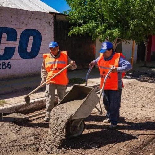 El avance en las obras de banquinas y veredas continúa firme en Santa Lucia