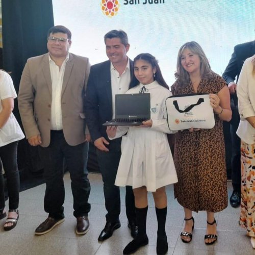 En 9 de Julio y Sarmiento se completó la entrega de 30.000 computadoras a estudiantes y docentes