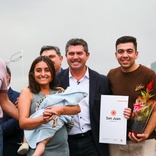 Orrego celebró los 272 años de Iglesia con la entrega de casas, el anuncio de dos barrios y la puesta en marcha de luz LED para una ruta clave