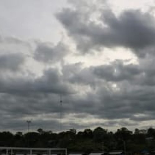 Para el día de hoy un clima con : mañana algo nublada y tarde parcialmente nublada