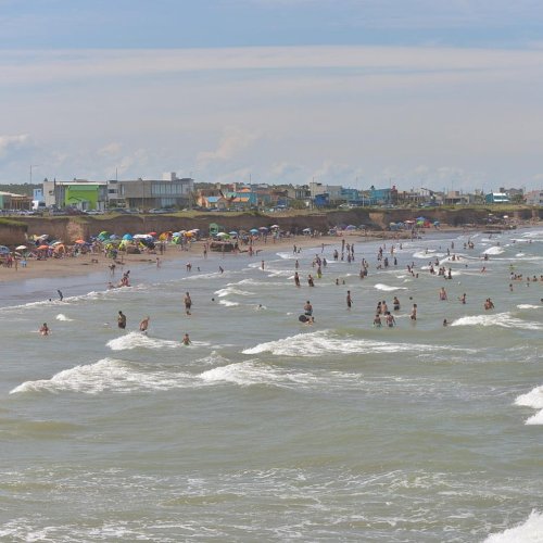 Una ola de gran magnitud dejó un muerto y 35 heridos en Santa Clara del Mar y Mar del Plata