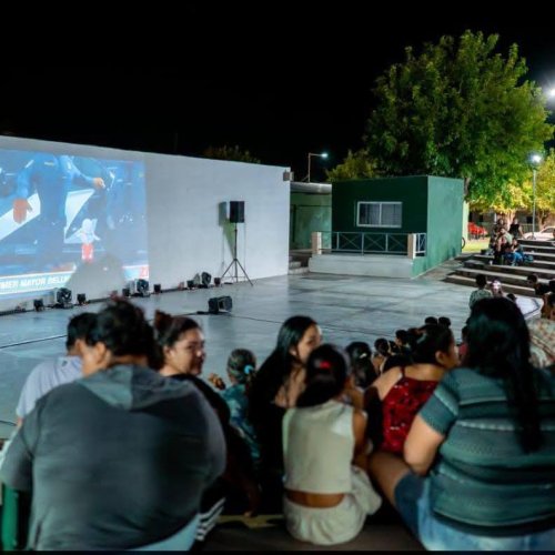 Cine al aire libre volvió a reunir a la comunidad en San Martín