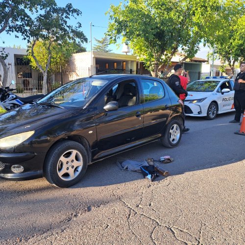 Aprehensión y secuestro de un automóvil robado en el Barrio CGT