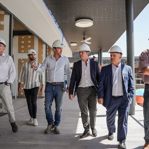 La obra del nuevo mall que impulsa la inversión privada recibió la visita del gobernador