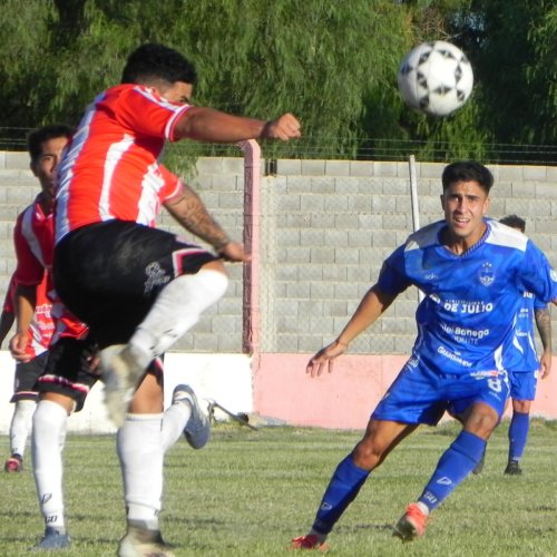 Una tarde dura en Primera para el Sportivo 9 de Julio y una sonrisa en Cuarta