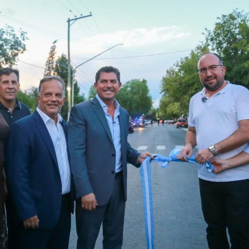 En Rivadavia, Orrego habilitó un nuevo asfalto y anunció una doble vía para descomprimir Avenida Libertador