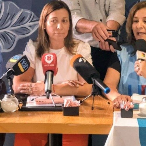 Docentes levantan el paro, pero salen a las calles con una marcha de antorchas