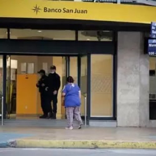 Escándalo por seguros: demandan al Banco San Juan y piden una multa millonaria para los clientes