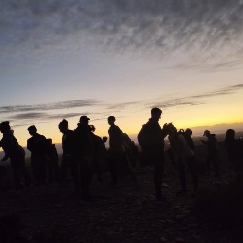 Bajo la luna llena, San Martín volvió a brillar con el senderismo nocturno